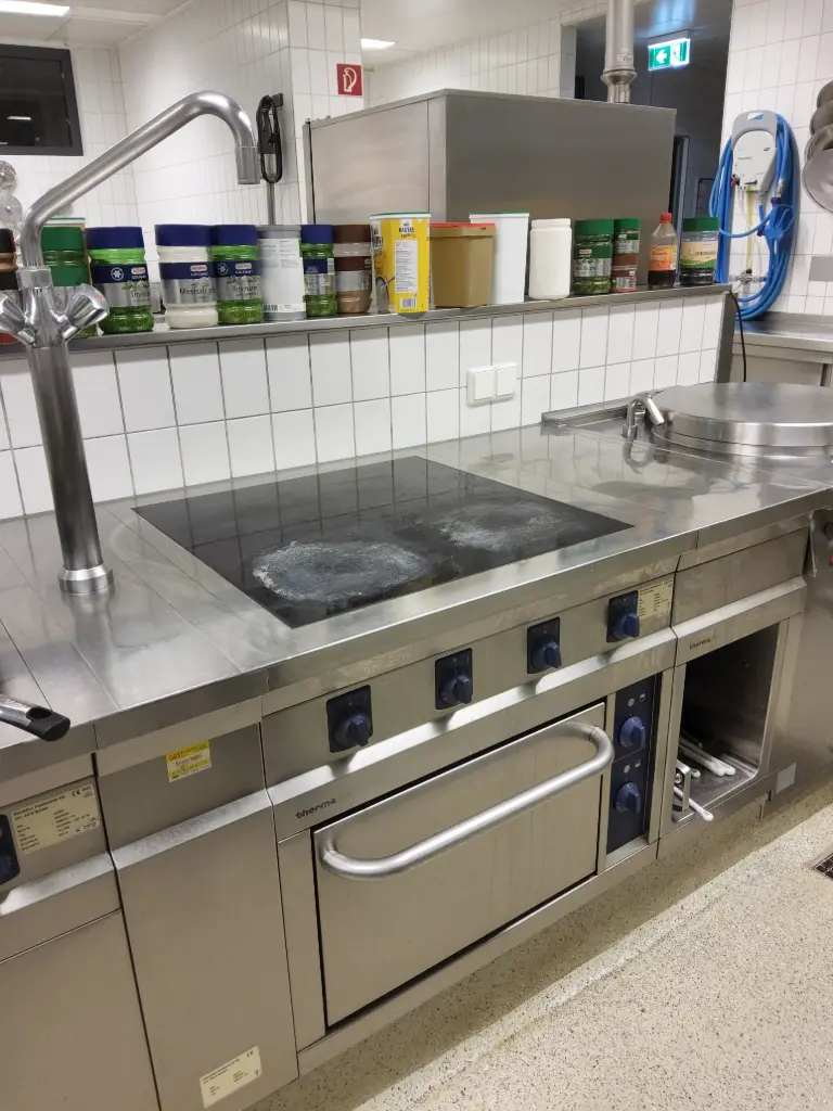 Kochfeld Großküche mit Backrohr