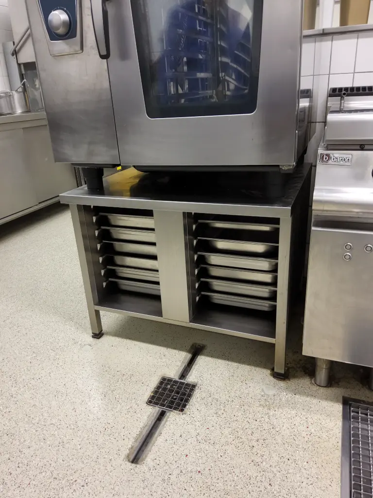 Unterschrank Großküche offen