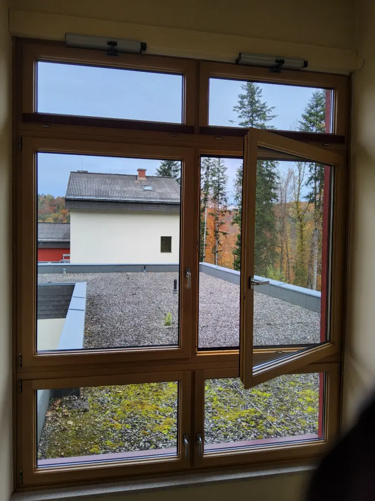 Holz-Alufenster mit kippbarer Oberlichte, 244x300 