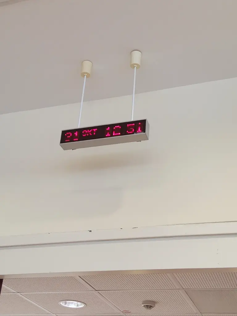 Deckenuhr digital, Schauer