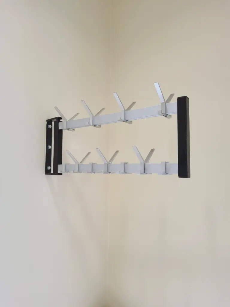 Wandgarderobe schwenkbar