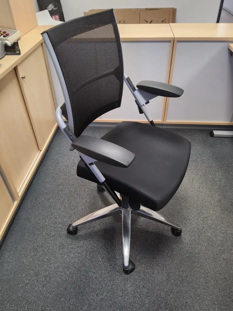 Drehstuhl Wiesner Hager, schwarzer Sitzpolster