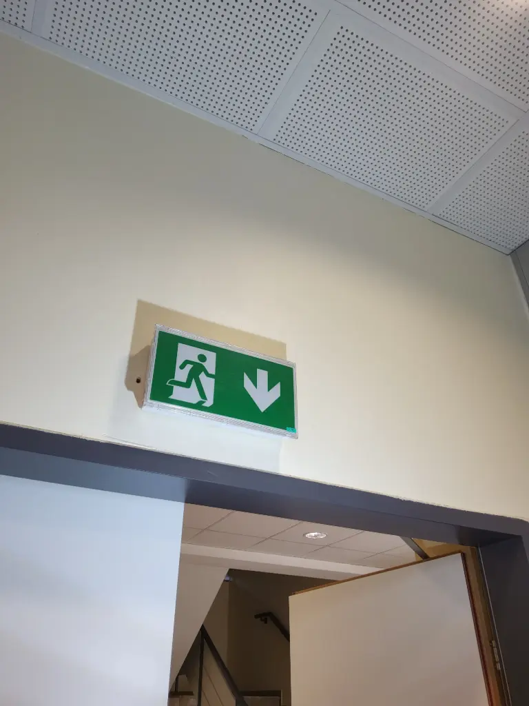 Notausgangsleuchte Wandmontage quaderförmig