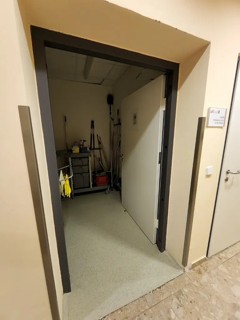 Brandschutztüre Metall 120x200 links