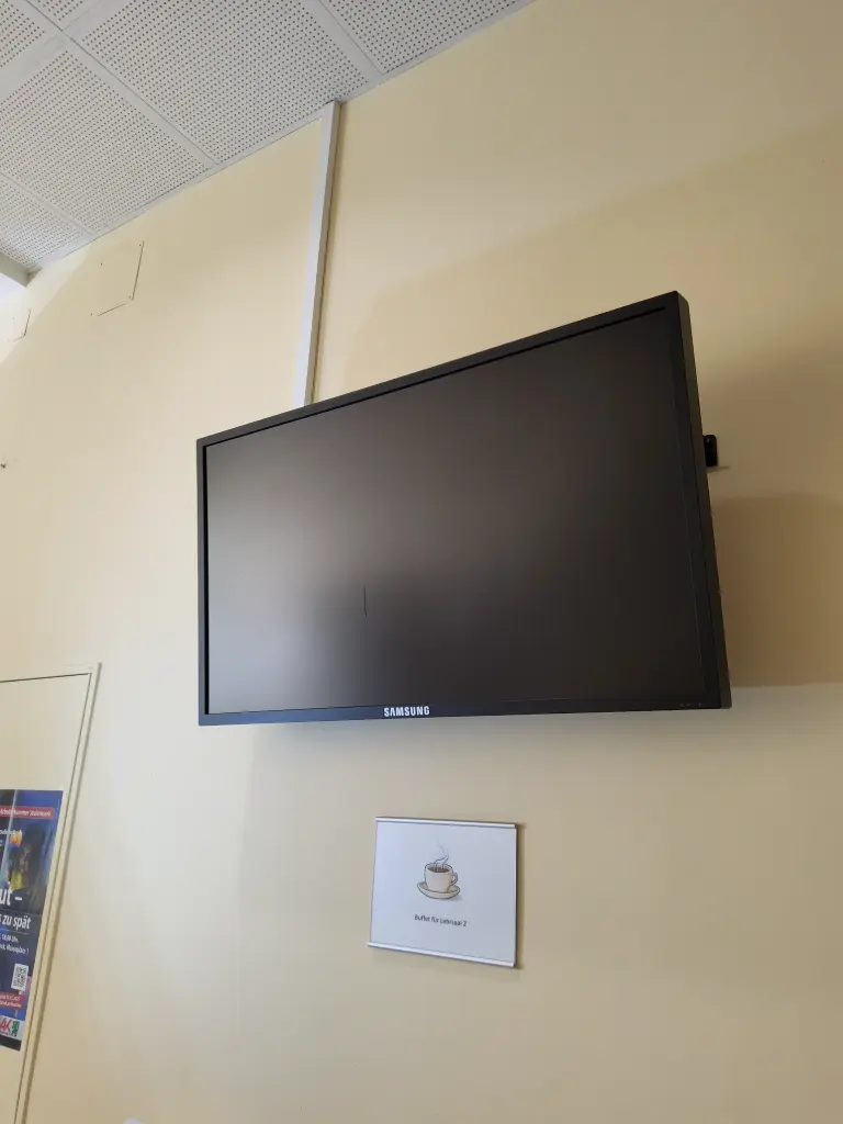 Fernseher Samsung mit Wandhalterung, 46 Zoll