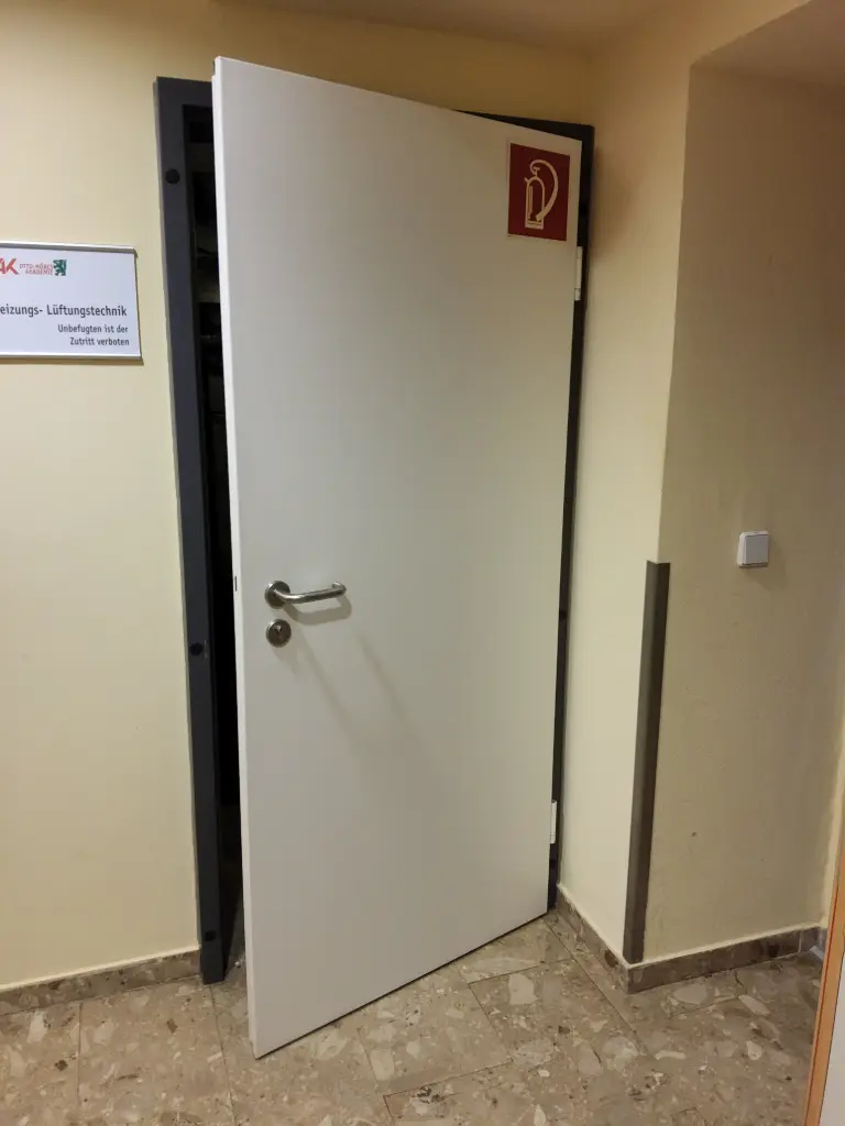 Brandschutztüre Metall, 85x200, rechts