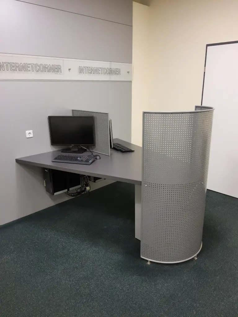 Doppelschreibtisch mit Sichtschutz, 184x160x133, grau