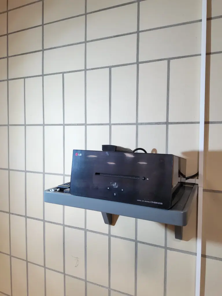 Musikanlage LG mit Lautsprecher