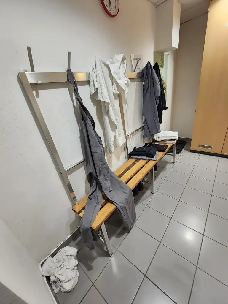 Garderobeneinheit mit Sitzfläche 197