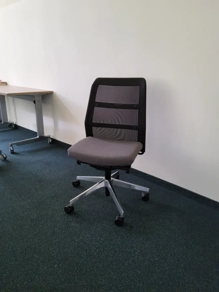 Drehstuhl Wiesner Hager, grauer Sitzpolster