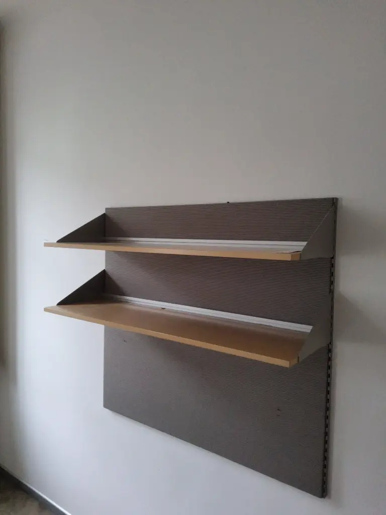 Regalbretter f. Pinnwand