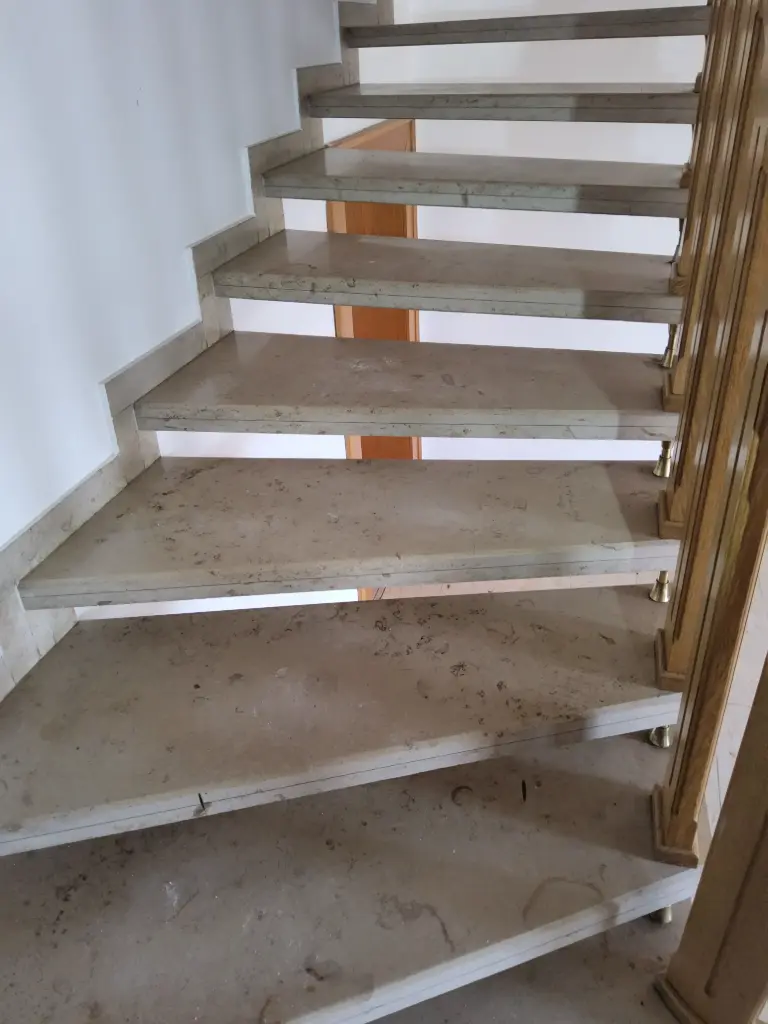 Trittstufen schwebend