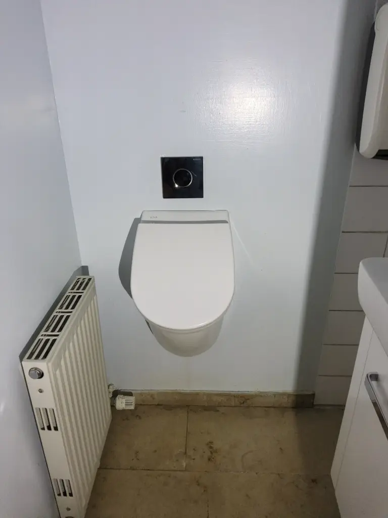 Urinal Vitra mit Geberit Spülung