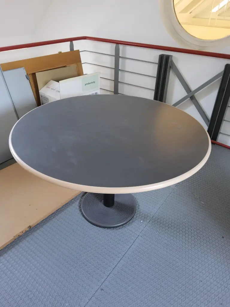 Tisch rund dunkel, 123cm