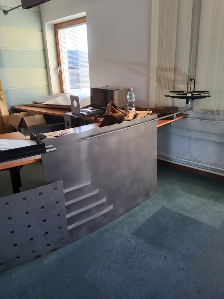 Metallblende mit Griff