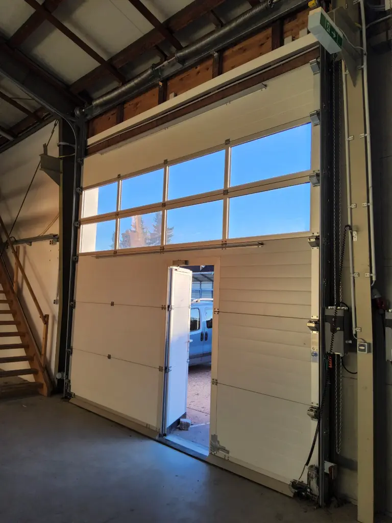 Rolltor Lindpoinner mit Türe