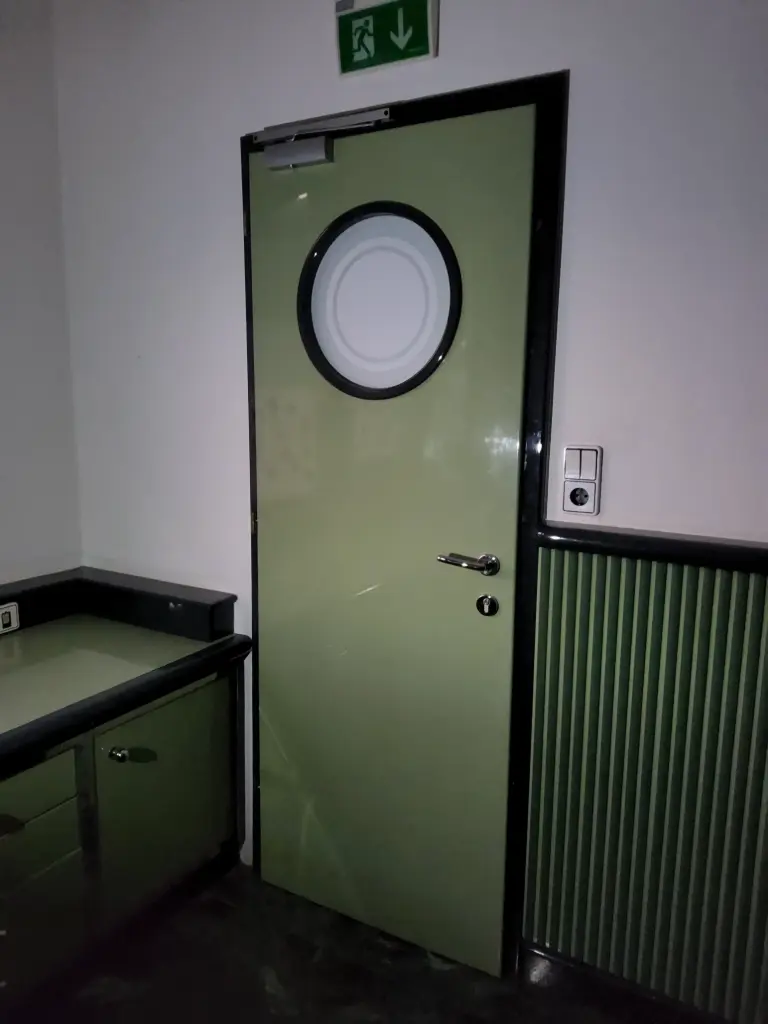 Tür grün Bullauge 70x200