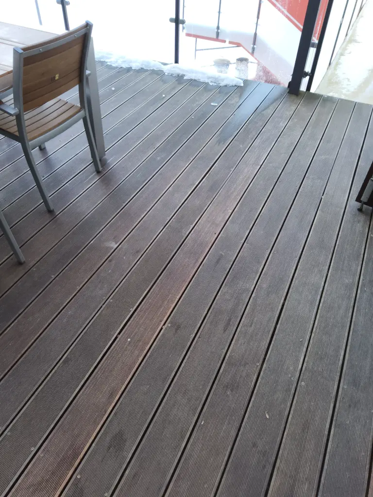 Terassendielen witterungsgeschützt, guter Zustand