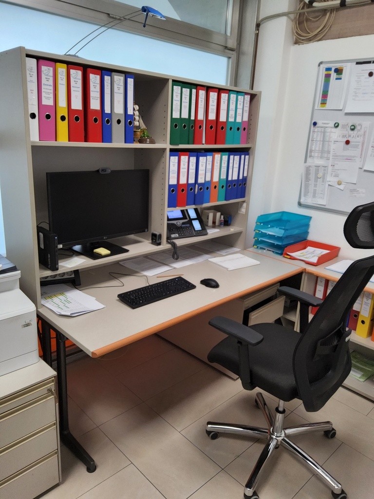 Schreibtisch Bene mit Aufsatz