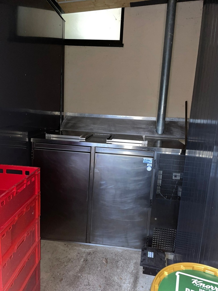 Edelstahlverbau für Abfallbehälter, inkl. Kühlung