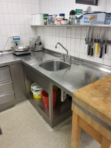 [OMAK] Stellage Großküche mit Waschplatz