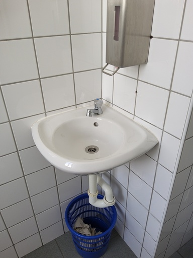 [JOERG-00059] Eckwaschbecken Villeroy & Boch