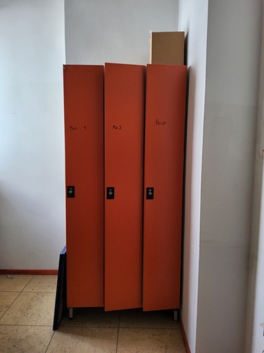 [JOERG-00211] Spind 3er-Einheit, orange, mechan. Schloss
