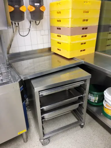 [OMAK] Stellage Großküche mit Rollwagen