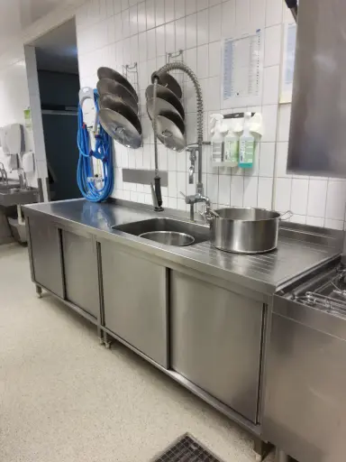 [OMAK] Stellage Großküche mit Waschplatz