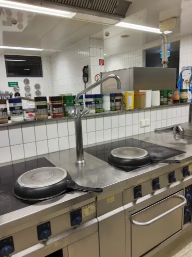 [OMAK] Stellage Großküche mit Wasserhahn