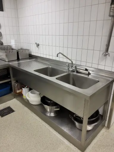 [OMAK] Stellage Großküche mit Doppelwaschplatz