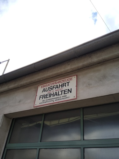 [U5WL1-0044] Hinweisschild "Ausfahrt Freihalten"