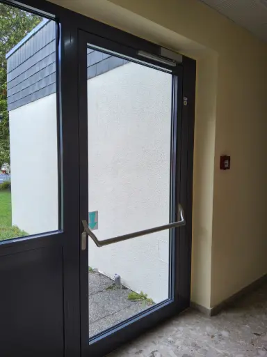 [OMAK] Außentüre Alu/Glas mit Panikgriff, 125x200, links