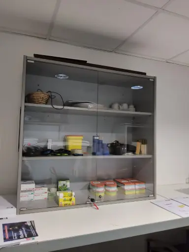 [OMAK] Glasschrank verschließbar, 105x100x35