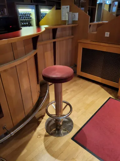 [OMAK] Barhocker mit rotem bezug