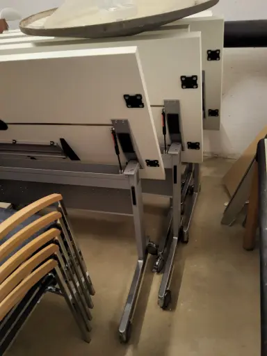 [OMAK] Konferenztisch weiss modular, mit Buchse