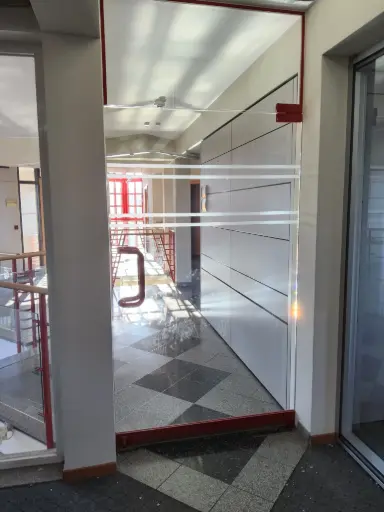 [LOOSD] Glastür roter Griff 117x200